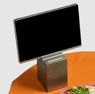 이동형(스탠드형) 테이블오더 설치 사례 이미지(테라스·가변 레이아웃)